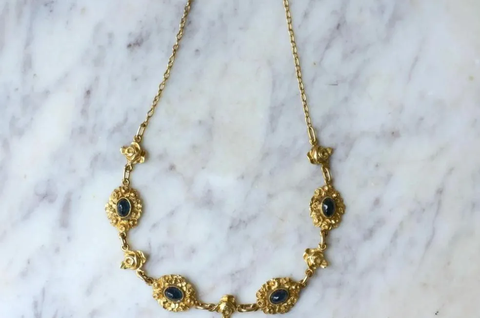 Collier Ancien Draperie Or Jaune et Saphir