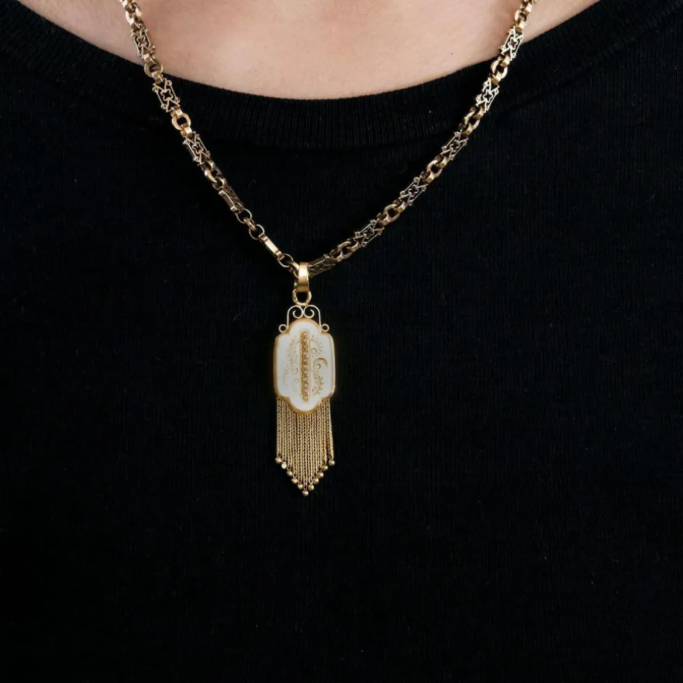 Collier ancien or jaune début XXe avec pendentif.