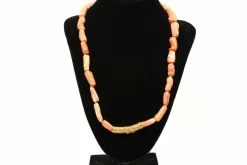 Collier Années 70 en or jaune 18 carats et corail