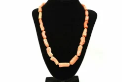 Collier Années 70 en or jaune 18 carats et corail