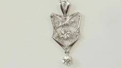 Collier Art Déco en or platine et diamants