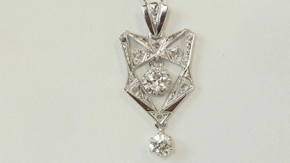 Collier Art Déco en or platine et diamants