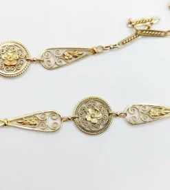 Collier Art Nouveau or jaune motifs filigranés et fleuris (circa 1910)