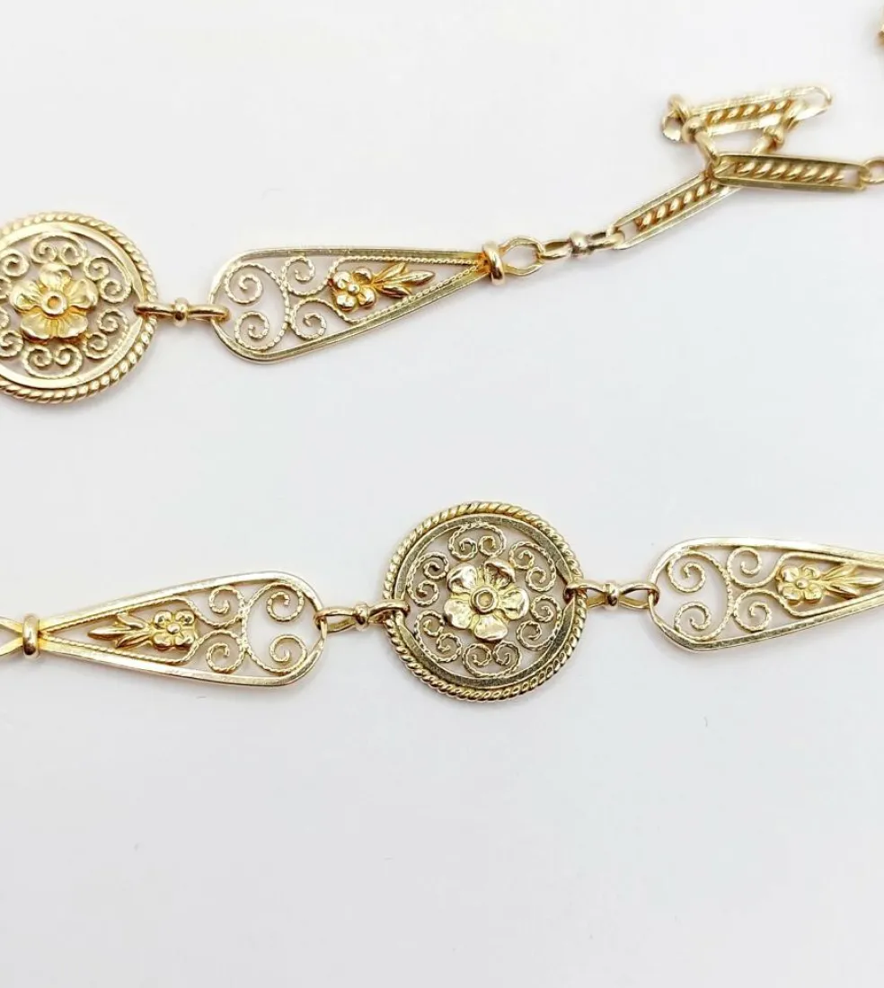 Collier Art Nouveau or jaune motifs filigranés et fleuris (circa 1910)