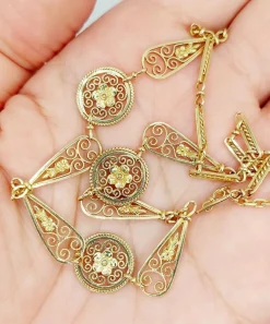 Collier Art Nouveau or jaune motifs filigranés et fleuris (circa 1910)