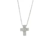 Collier avec croix et diamants