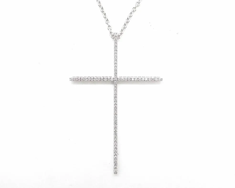 collier avec croix et diamants