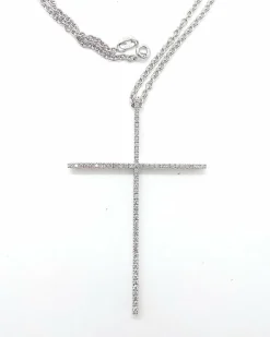 collier avec croix et diamants