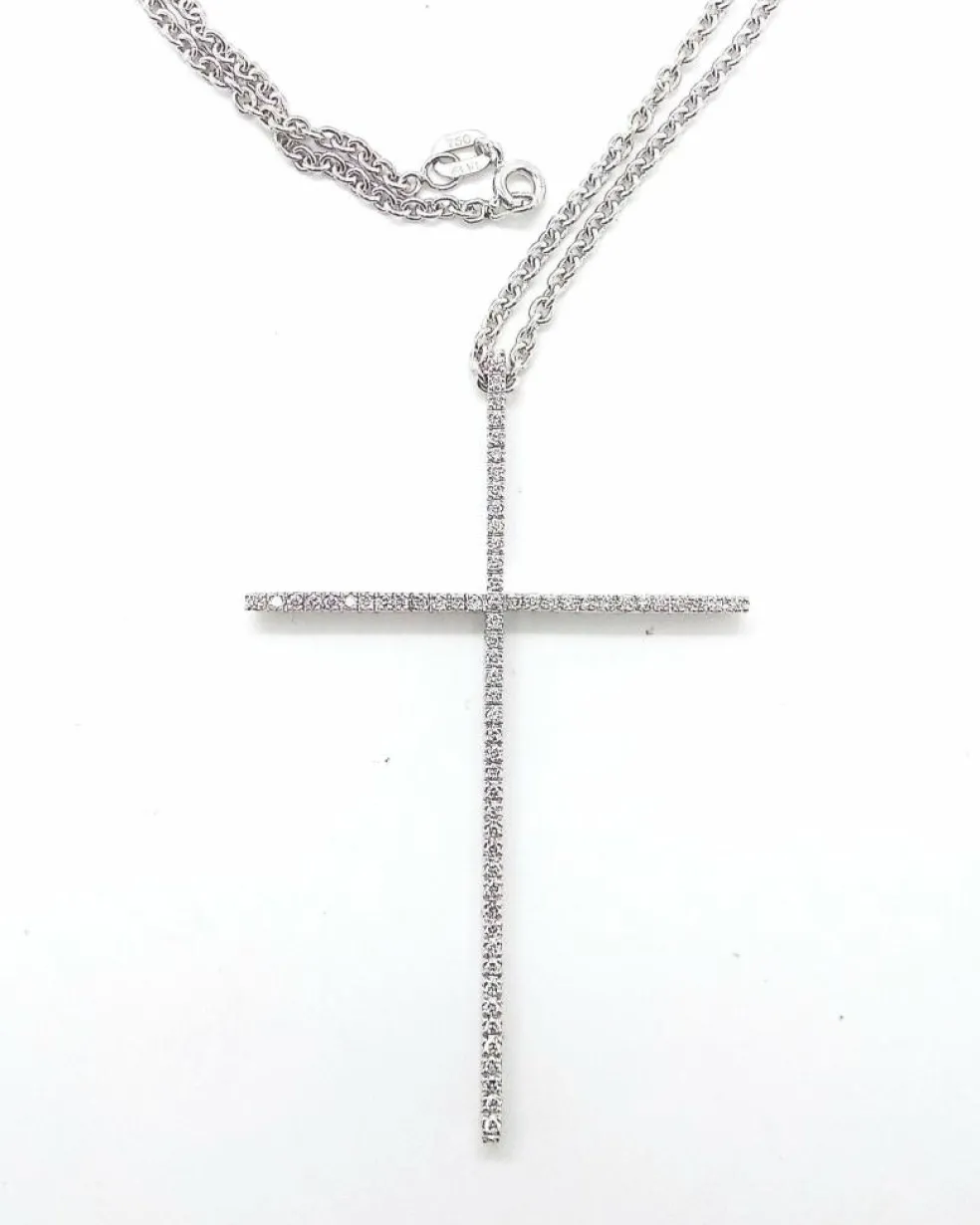 collier avec croix et diamants