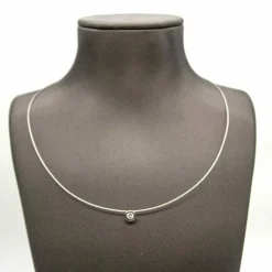 Collier avec diamant solitaire de 0,25 ct
