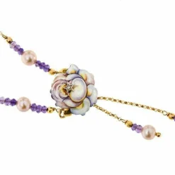 Collier avec fleur en émail, diamant, améthystes et perles