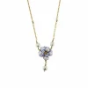 Collier avec fleur émaillée et perles