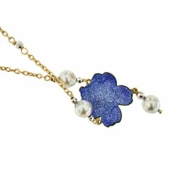 Collier avec fleur émaillée et perles