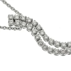 Collier avec pendentif et diamants
