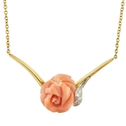 Collier avec rose corail et diamants