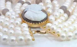 Collier camée agate et perles d'eau douce en or