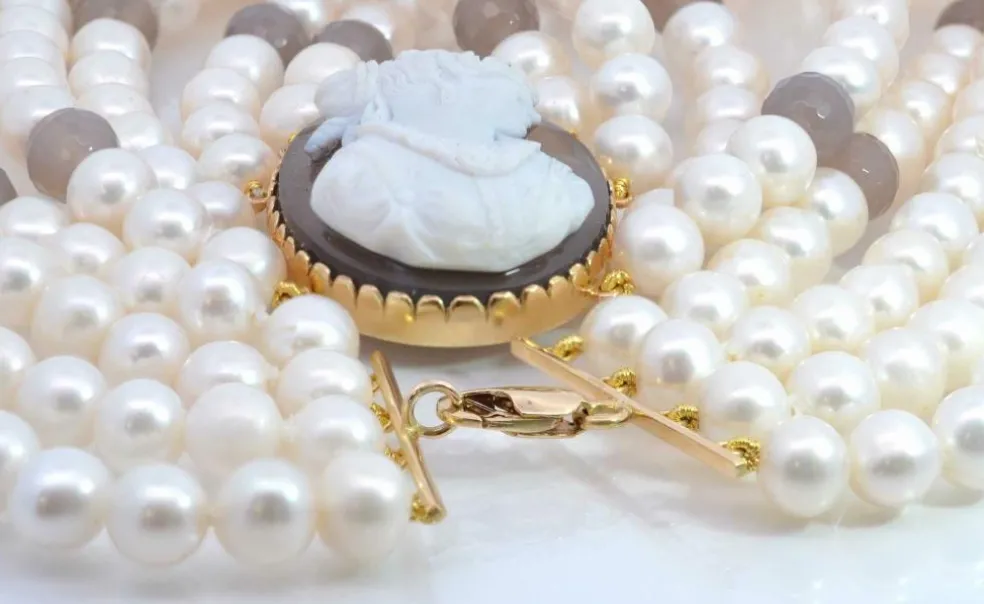 Collier camée agate et perles d'eau douce en or