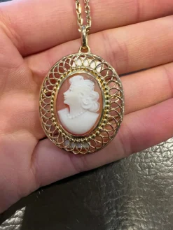 Collier Camée en or jaune
