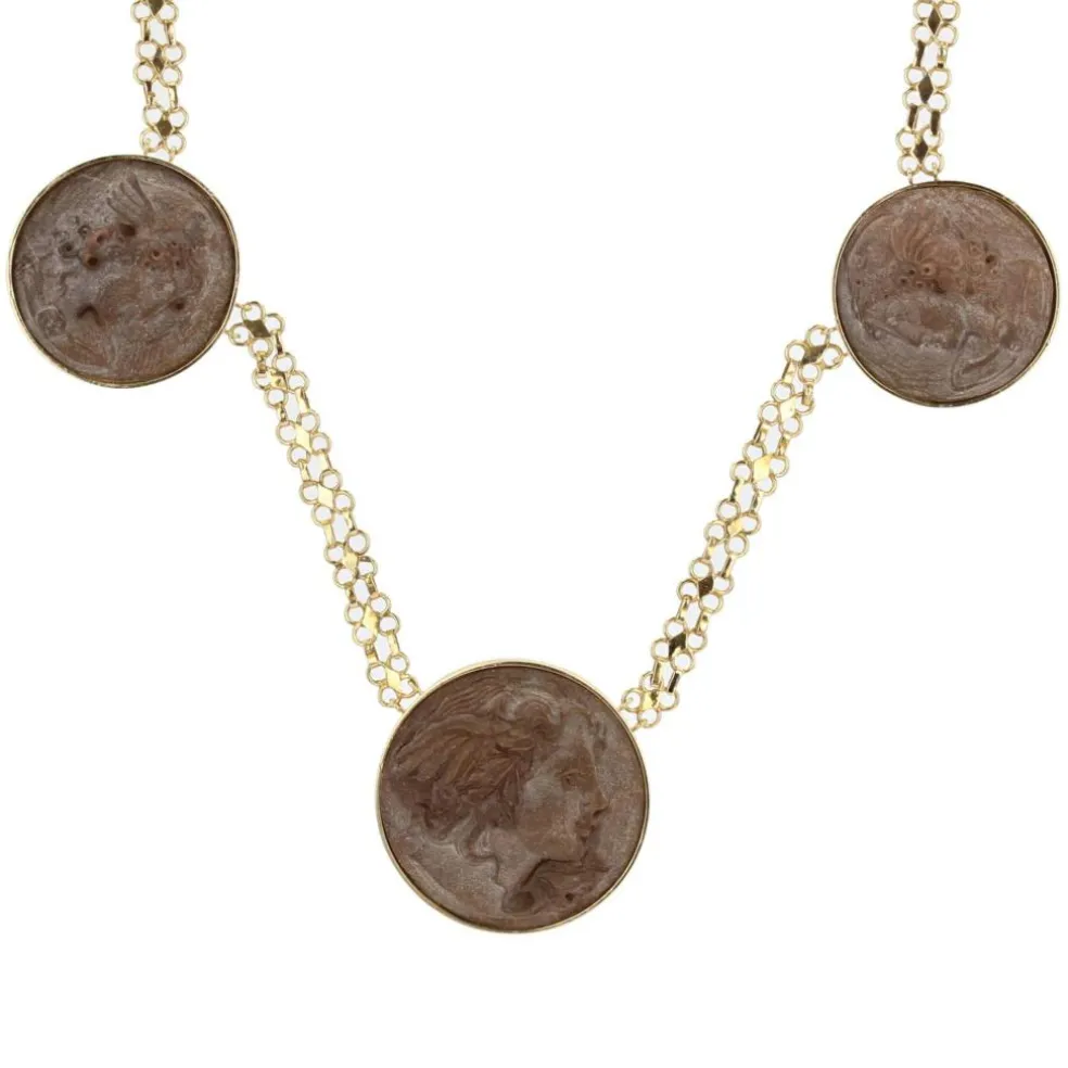 Collier camées sur pierres de lave et or