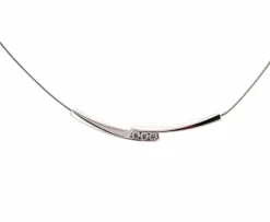 Collier câble or blanc et trilogie de diamants