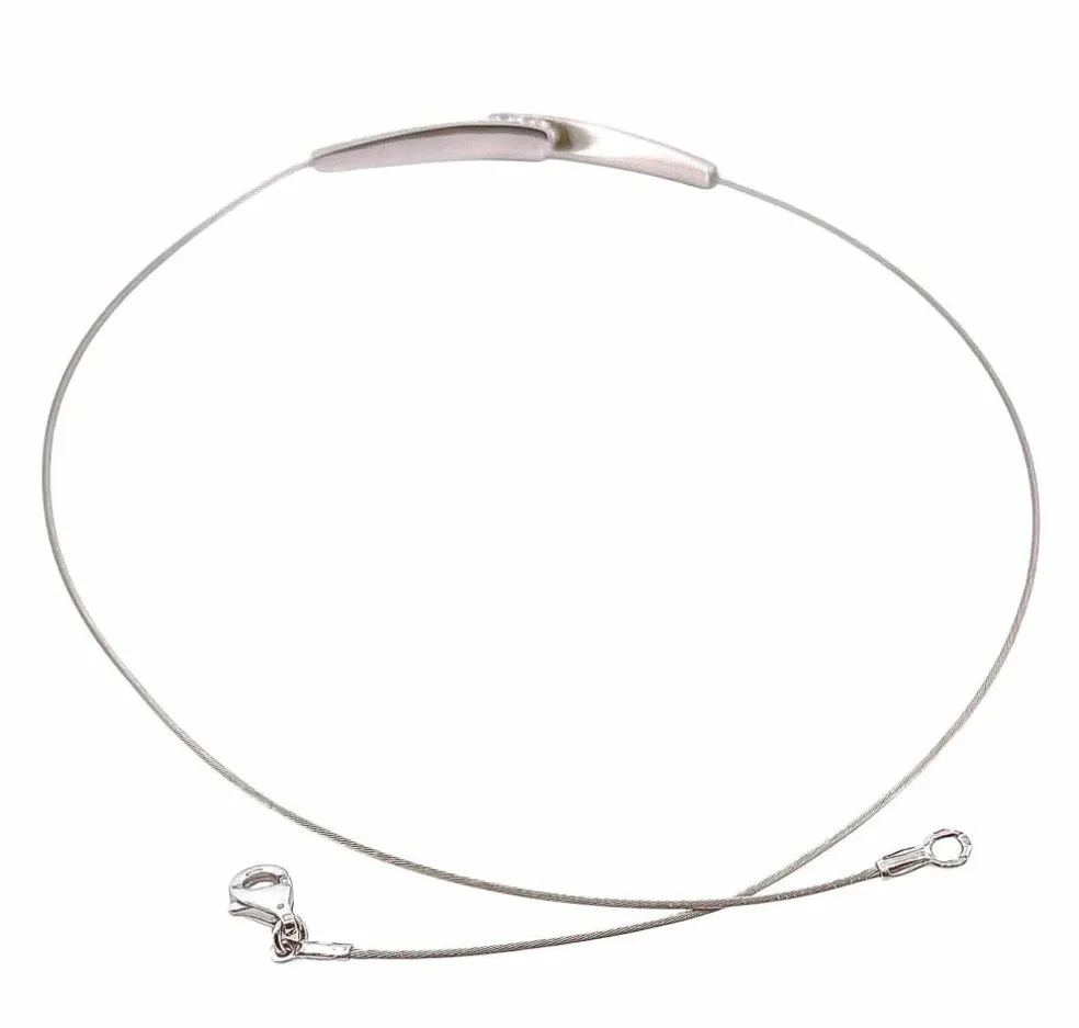 Collier câble or blanc et trilogie de diamants
