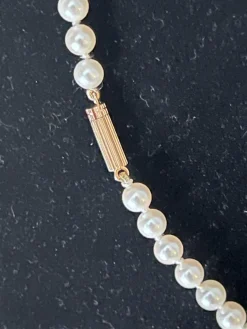 Collier Chocker 69 Perles de Culture Akoya fermoir or 41,5 Cm