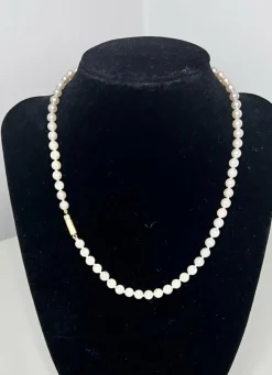 Collier Chocker 69 Perles de Culture Akoya fermoir or 41,5 Cm