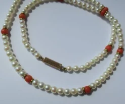 Collier choker or rose perles de culture Akoya corail