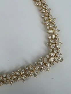 Collier cocktail en or jaune et diamants haut de gamme