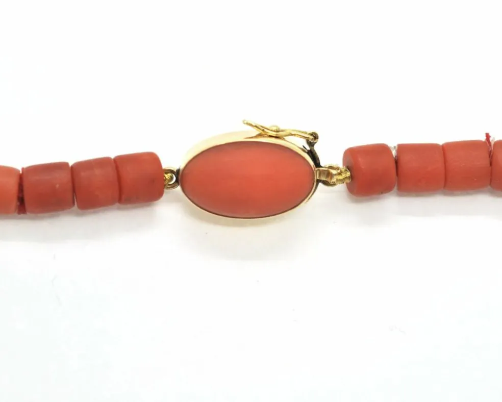 Collier corail Aka et Sardaigne avec fermeture dorée