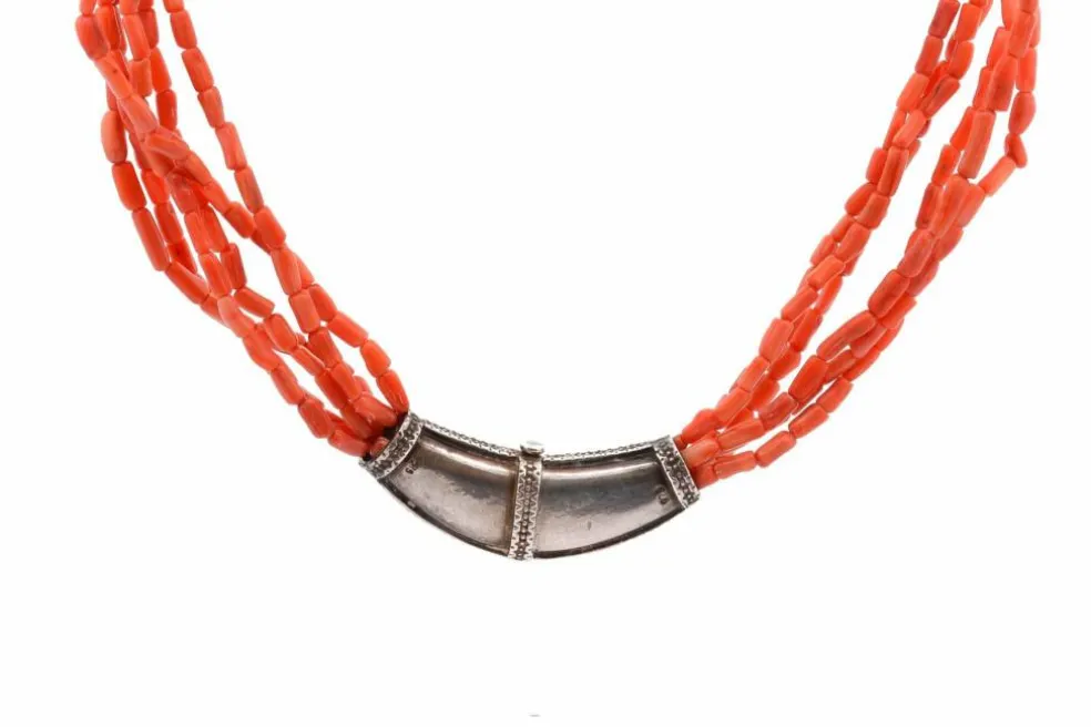 Collier corail et fermoir en argent