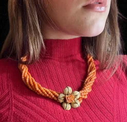 Collier corail, fermoir en or jaune