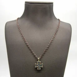 Collier croix de topazes