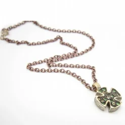 Collier croix tsavoritas