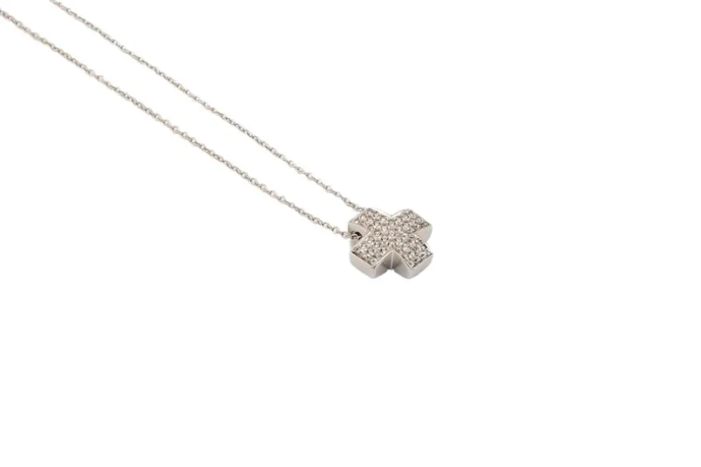 Collier crucifix en or blanc pavé diamants