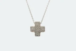 Collier crucifix en or blanc pavé diamants