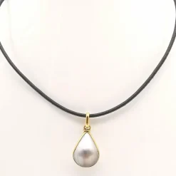 Collier cuir en or jaune et perle