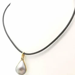 Collier cuir en or jaune et perle