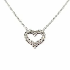 Collier cœur en or blanc, diamants