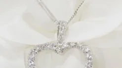 Collier cœur en or blanc et diamants