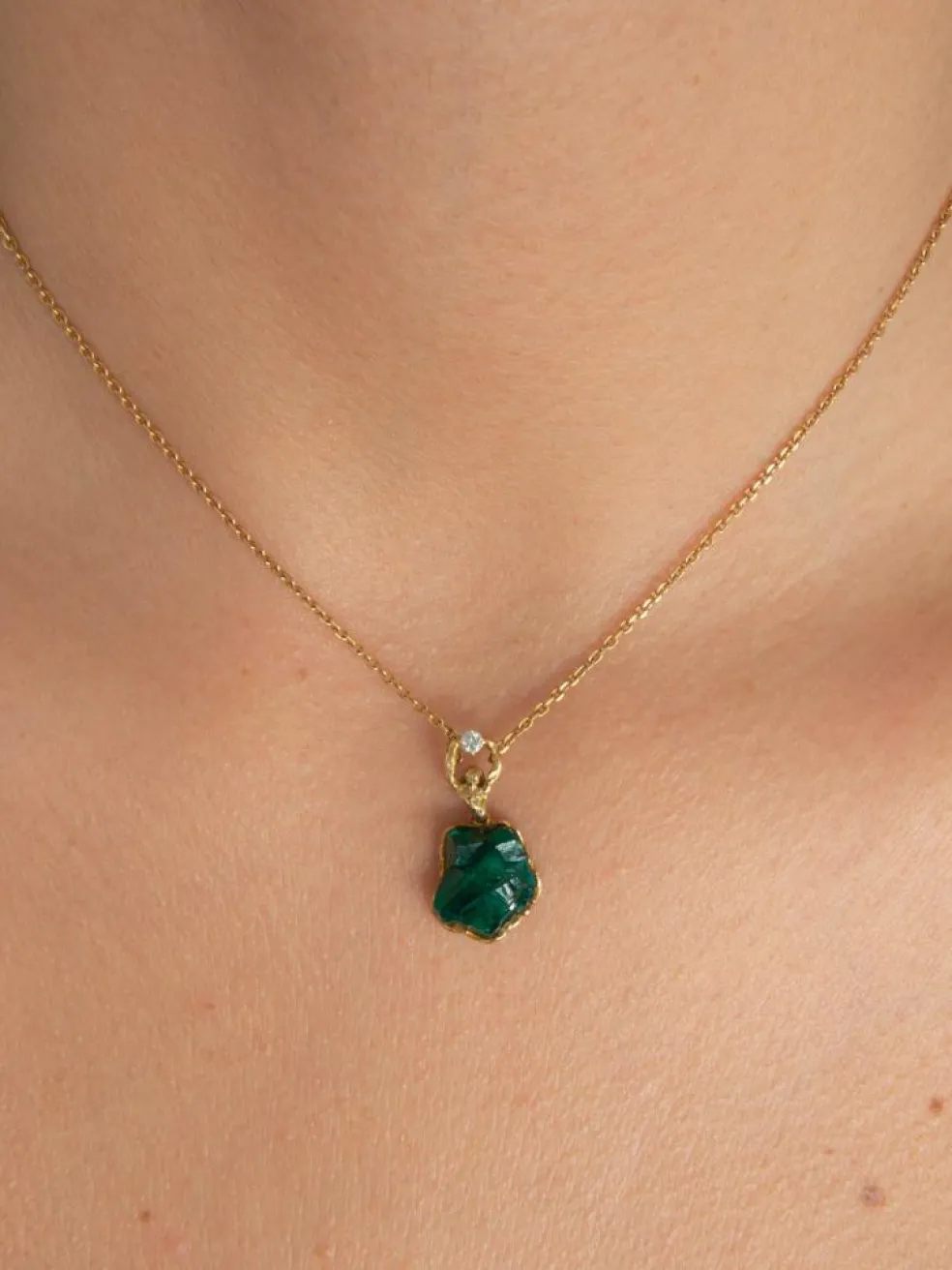 COLLIER "DANSEUSE" OR & PIERRES