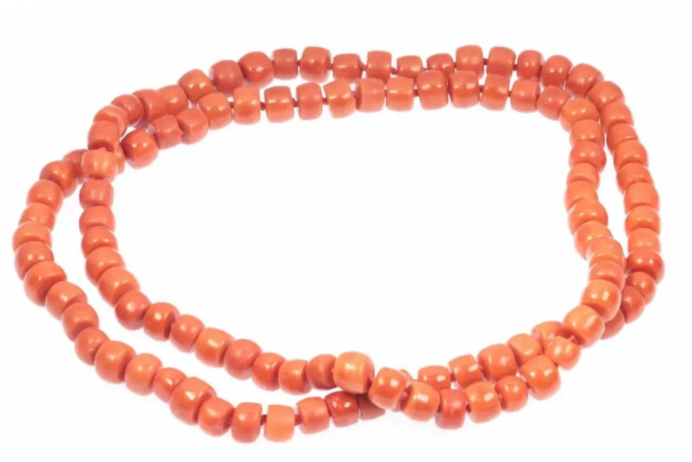 Collier de corail avec des perles