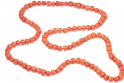 Collier de corail avec des perles
