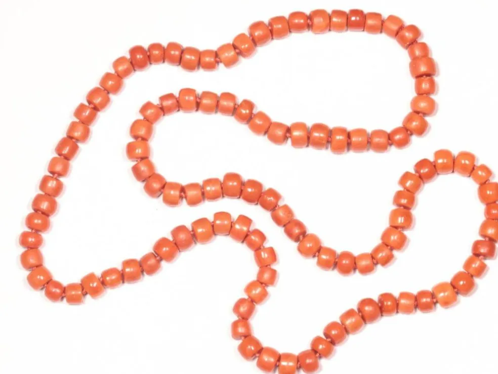 Collier de corail avec des perles