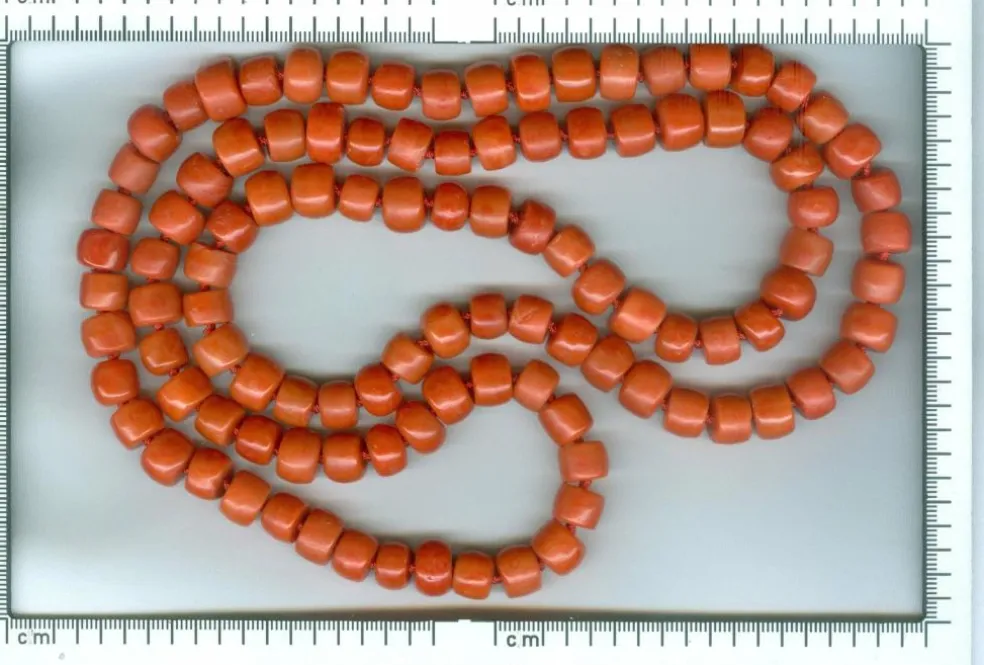 Collier de corail avec des perles