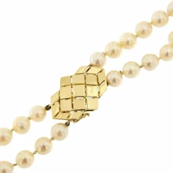 Collier de perles à deux rangs