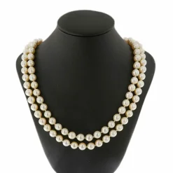 Collier de perles à deux rangs