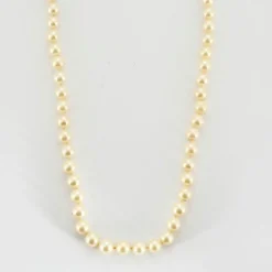 Collier de Perles Blanches en chute et fermoir or jaune