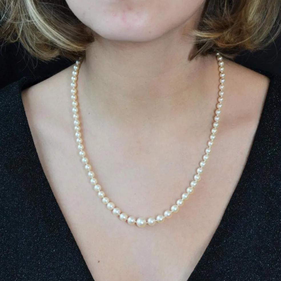 Collier de perles de culture et fermoir or blanc