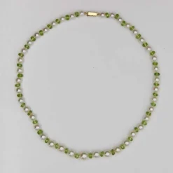 Collier de perles de culture et de perles de péridot